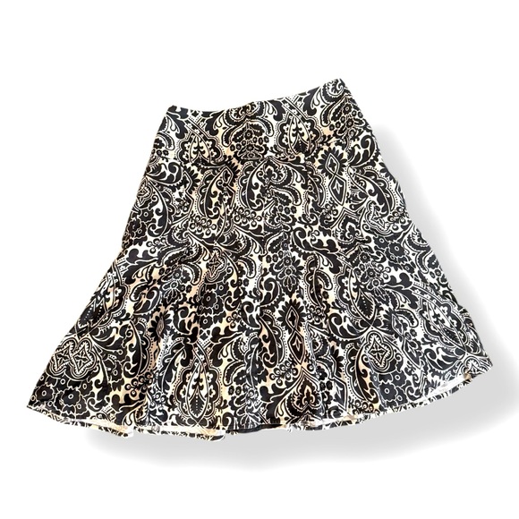 Black and White Floral Paisley Skirt - Picture 2 of 3